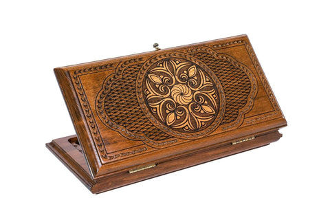 Backgammonbræt prydet med armenske symboler