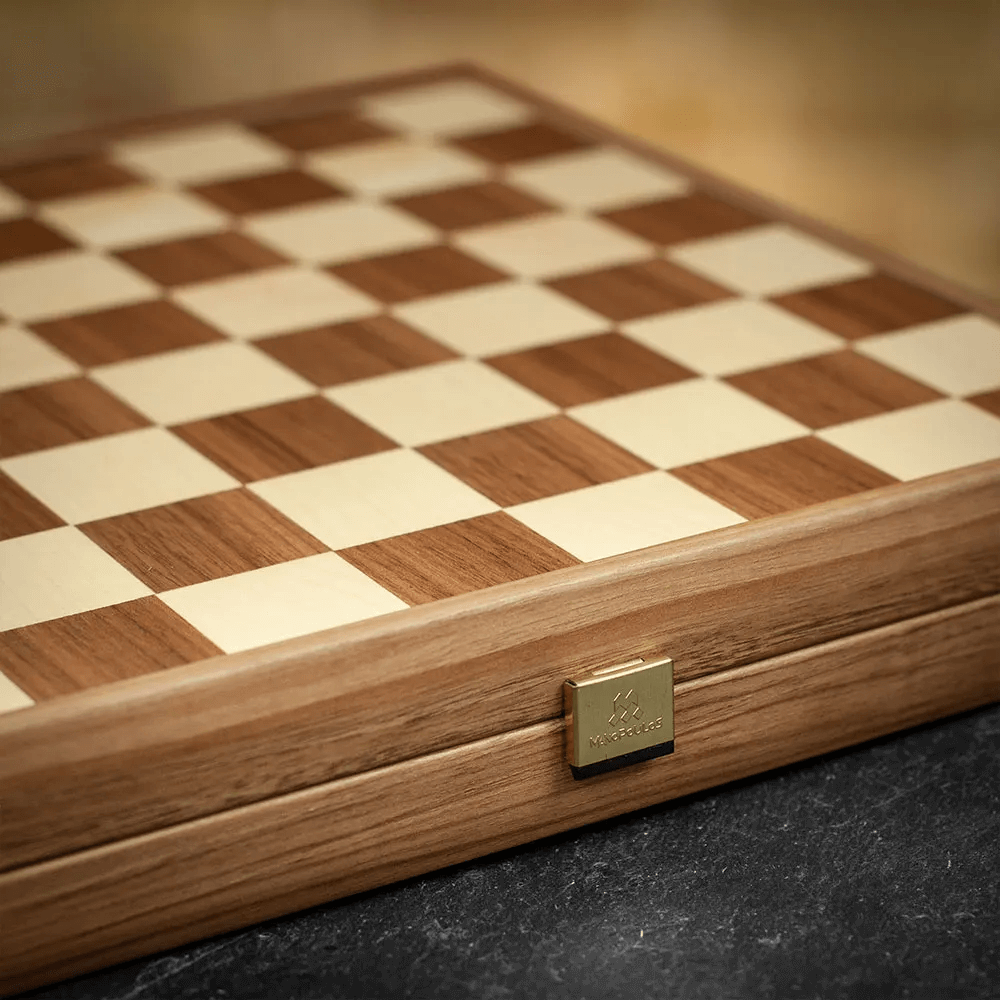 Jeu d'Echecs en Bois de Noyer