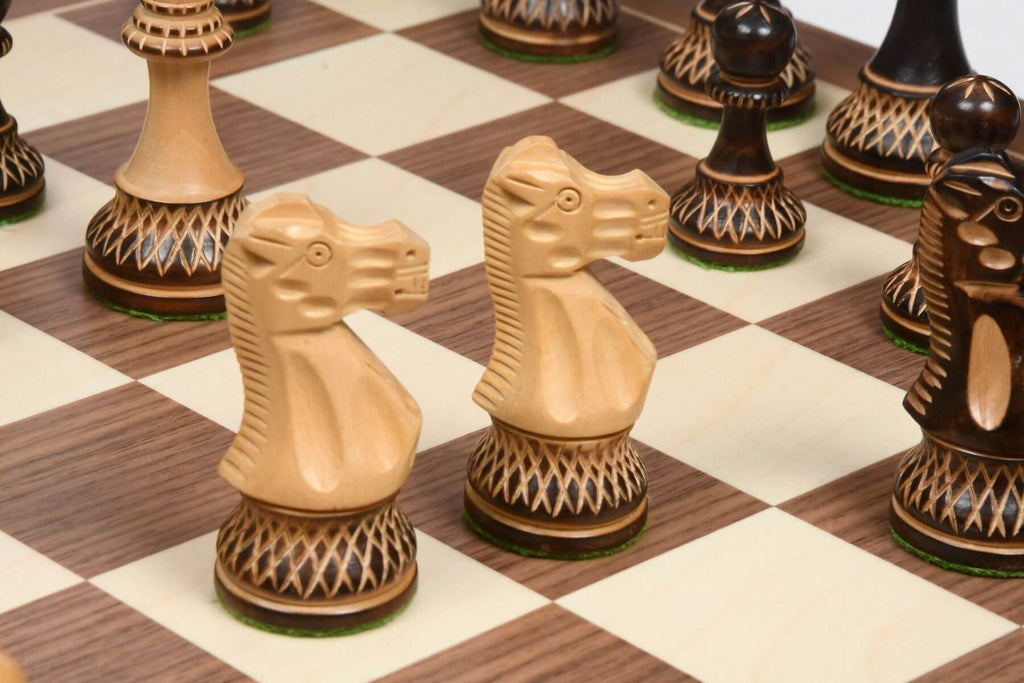 Jeu d'Echecs en Bois Brûlé