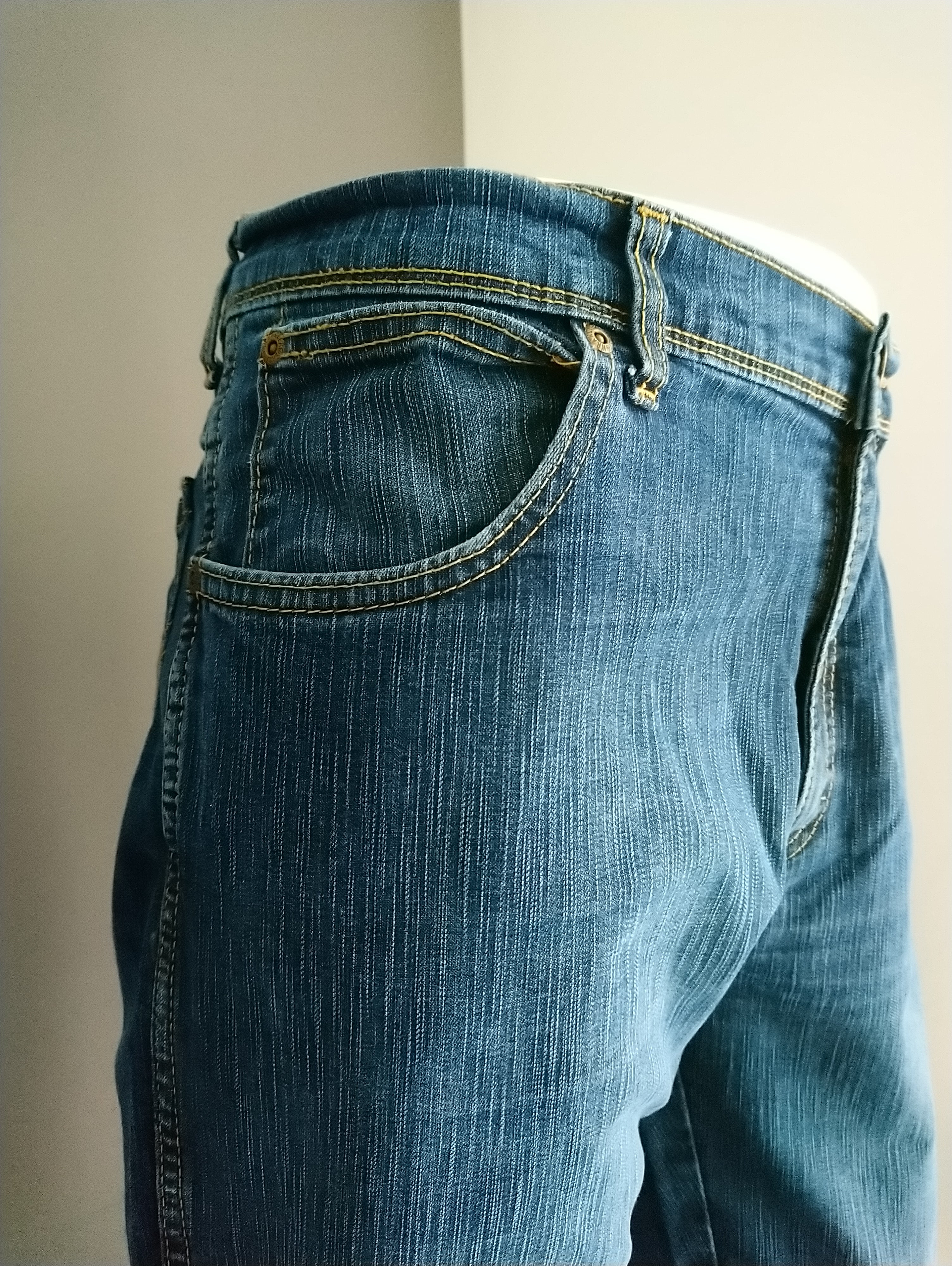 Wrangler jeans. Donker Blauw gekleurd. Maat W38 - L32. Regular | EcoGents