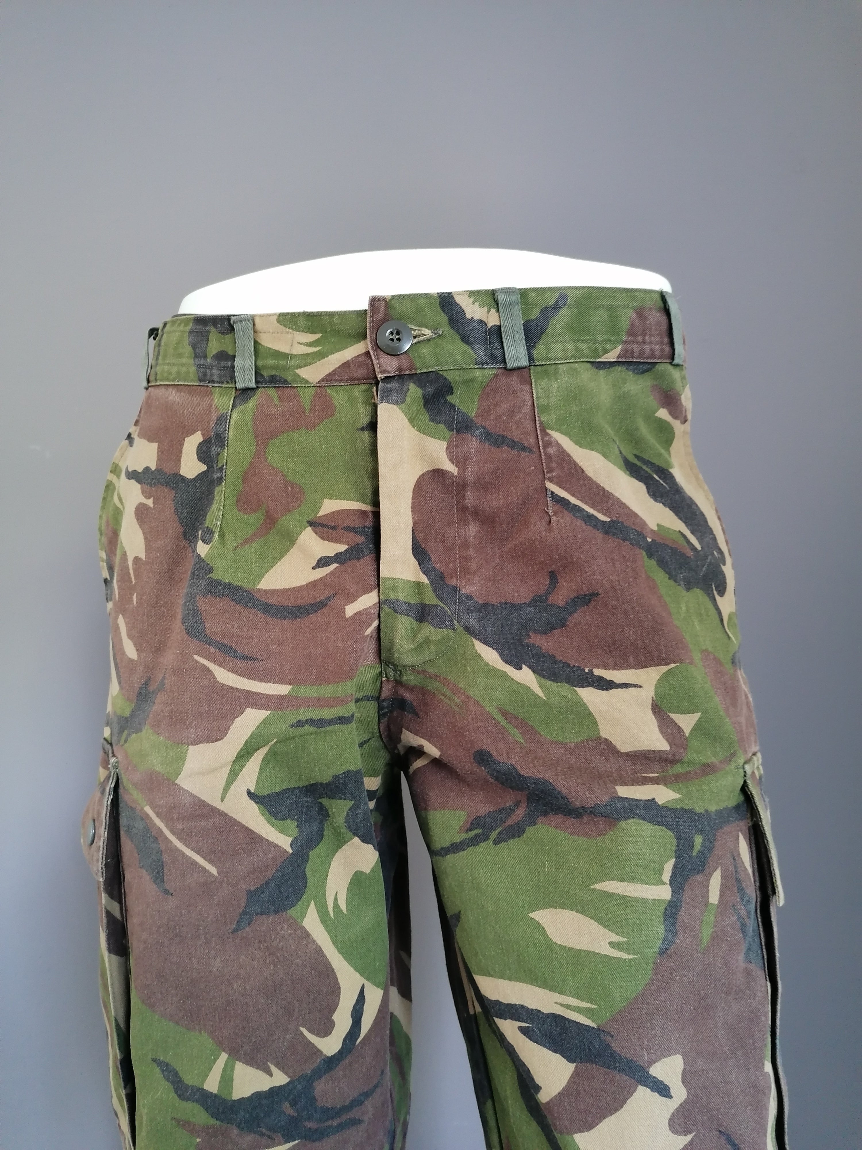 Oost Sandalen tijdelijk Vintage Army / Leger broek. Groene camouflageprint. W30 /34 - L32.  Origineel!! | EcoGents