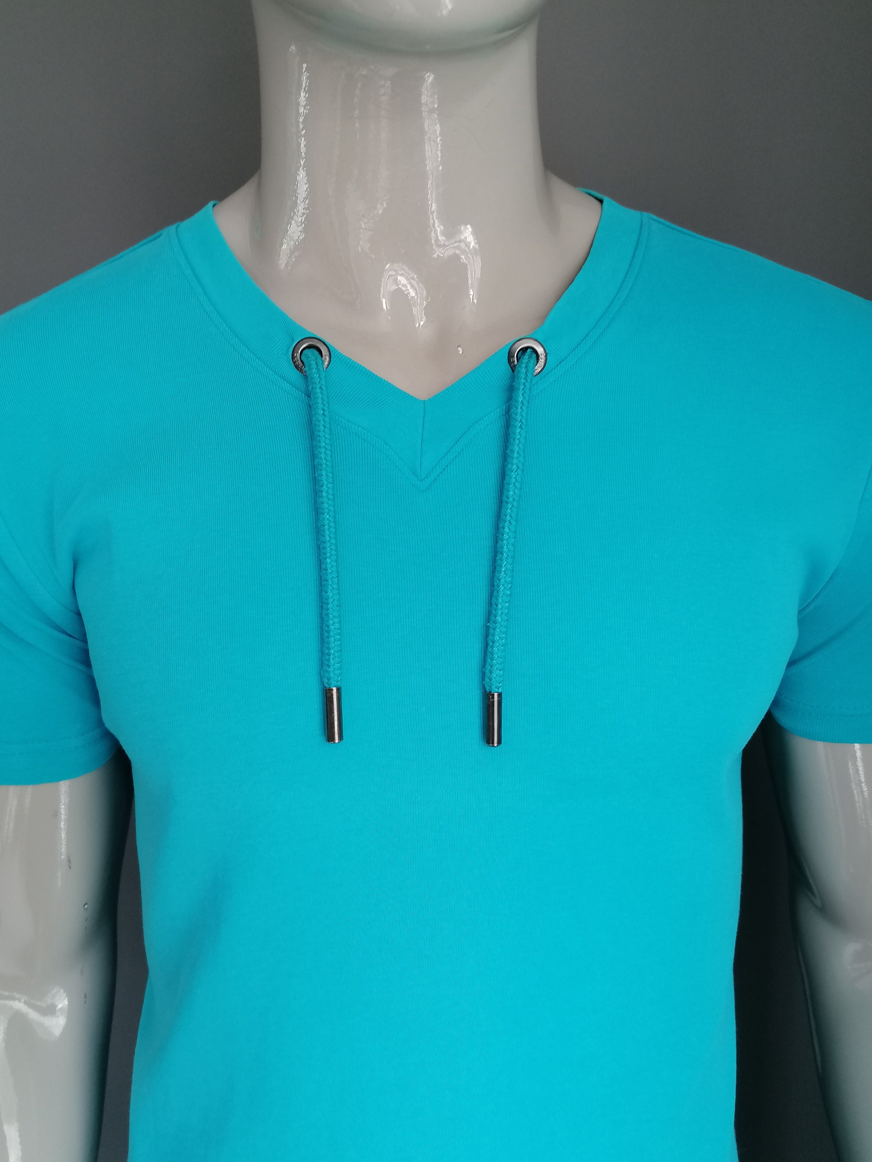Roei uit werkwoord Rationeel CoolCat shirt met V-Hals en touwtjes. Blauw gekleurd. Maat M. | EcoGents