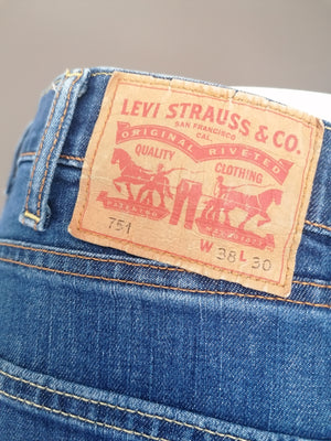 Levi's 751 jeans. Blue colored. Size W38 - L30. Stretch | EcoGents