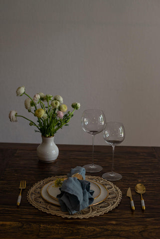 Dinner setting with ceramic pieces