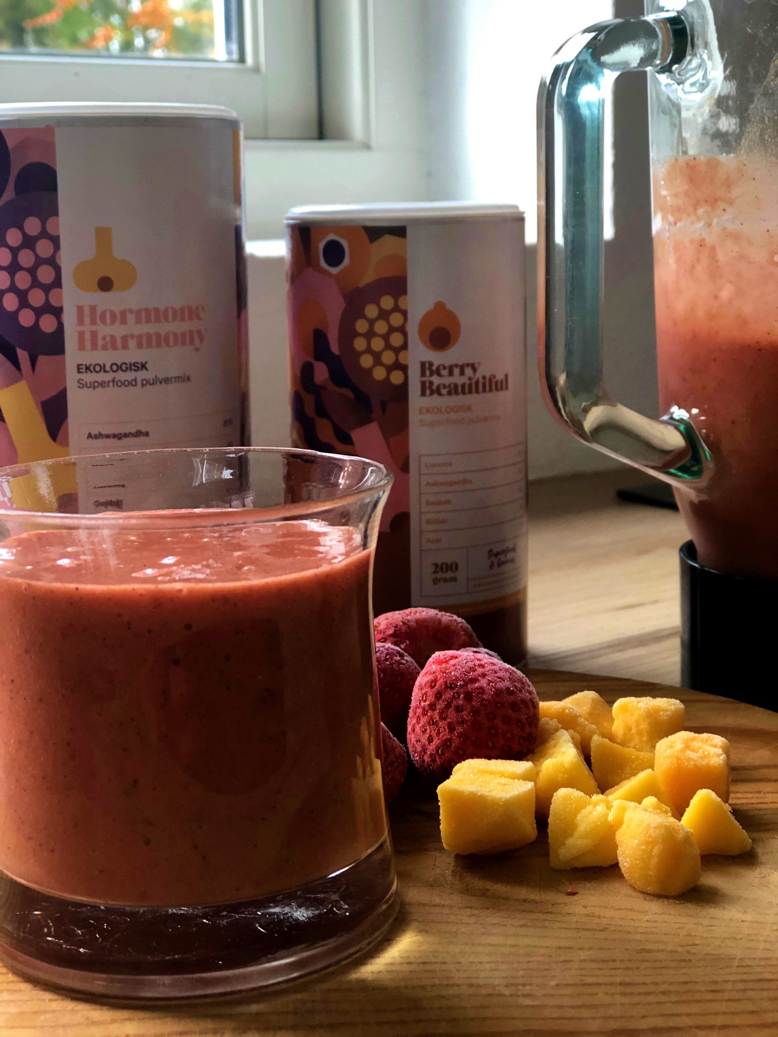 Superfräsch jordgubbs-smoothie för återhämtning och antioxidant-boost –  Superfood & Berries