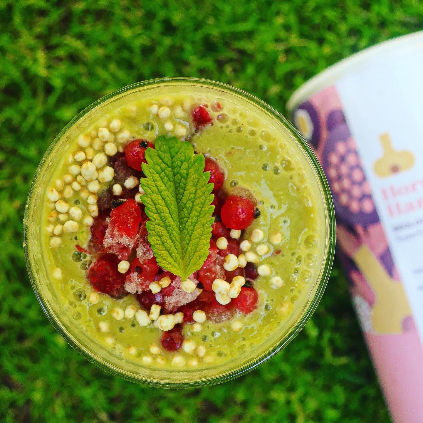 Stressiä lievittävä smoothie sitruunamelissalla – Superfood & Berries