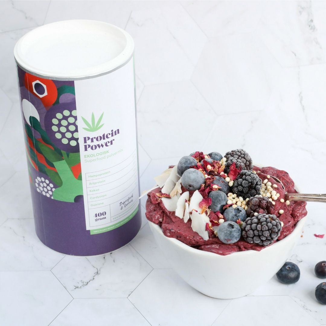 Karhunvatukka- ja mustikkakulho proteiinivoimalla – Superfood & Berries