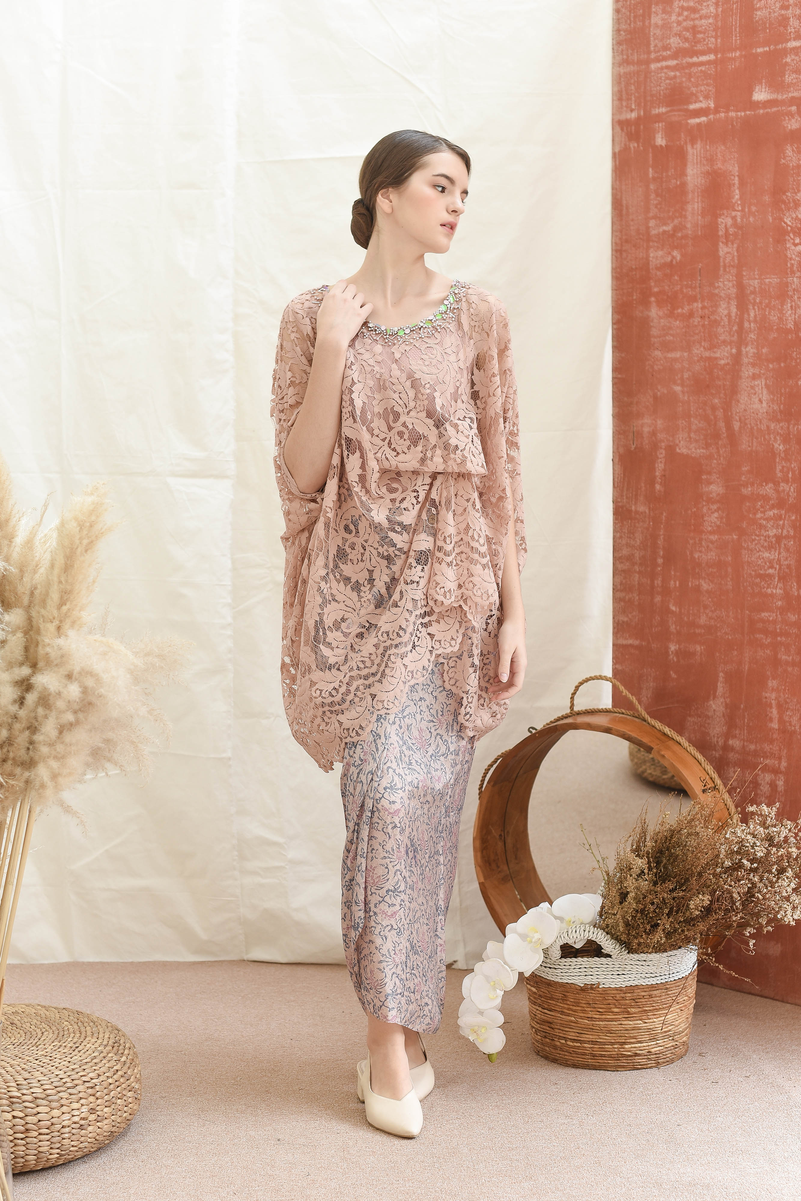 Baju Kurung Lace Modern