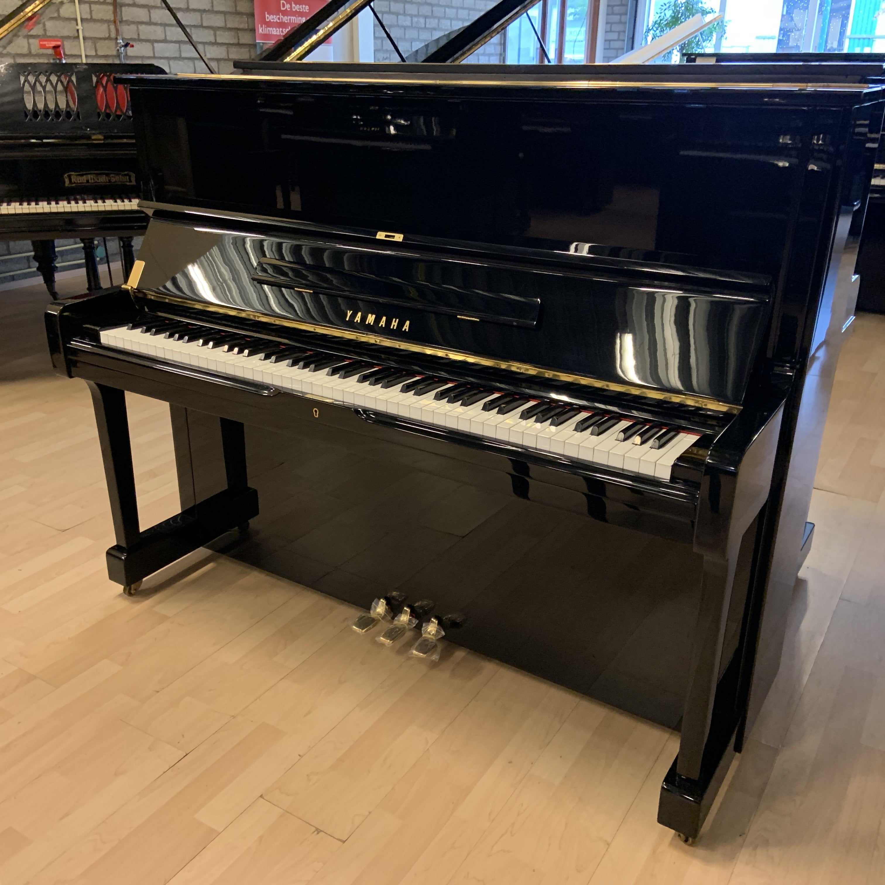 yamaha piano serial number search europe