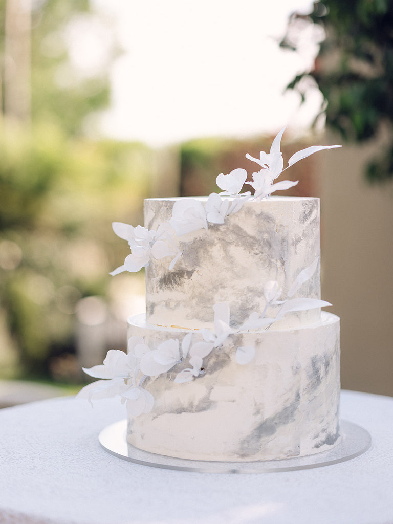 Cake by flouringLA | Minimalist & Elegant Wedding Cake | Photo by Tec Petaja
