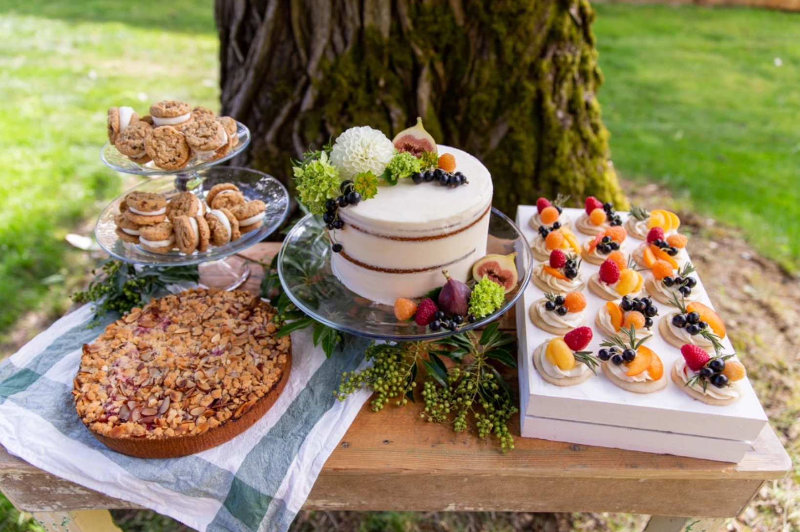 fall dessert table, naked cake with figs, outdoor dinner party dessert ideas