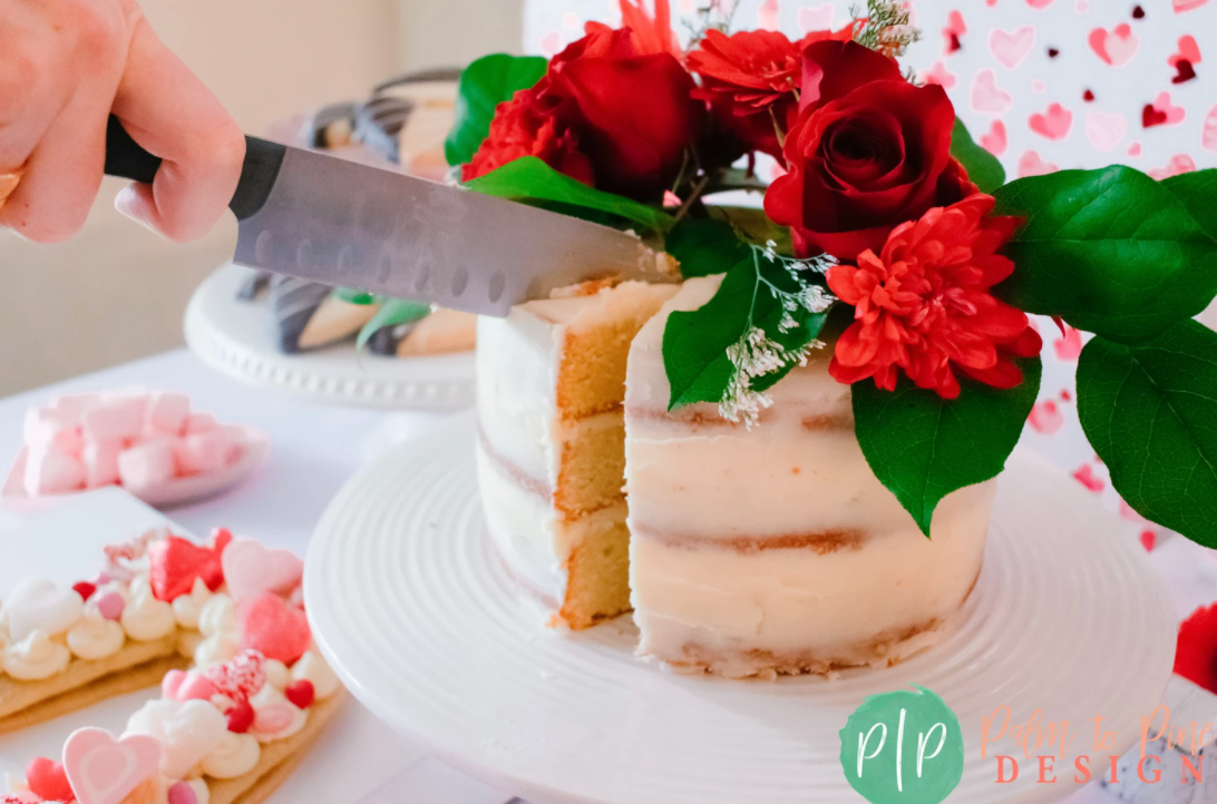 Valentine's Naked Cake, Naked Cake with red flowers