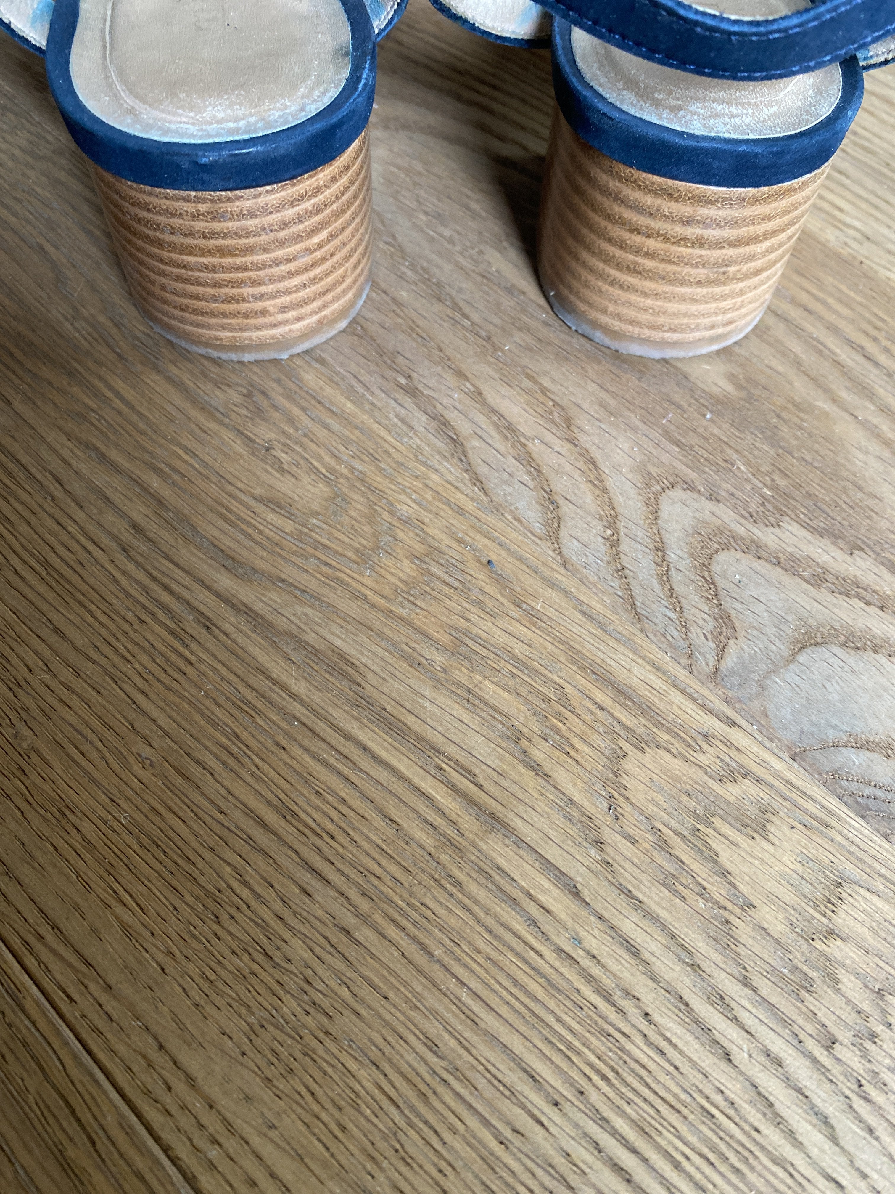 Sandales Minelli avec liseret doré