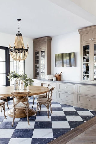 Checkerboard kitchen in the country Farmhouse style