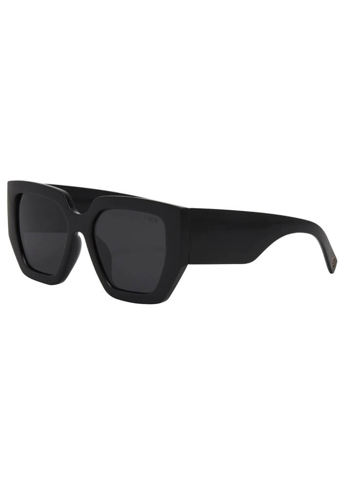 ISEA Olivia Sunglasses - Black / Smoke