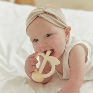 https://cdn.shopify.com/s/files/1/0349/1967/8088/products/PlatinumSiliconeAppleBabyTeether_FruitNetSet-05_300x.jpg?v=1661351397