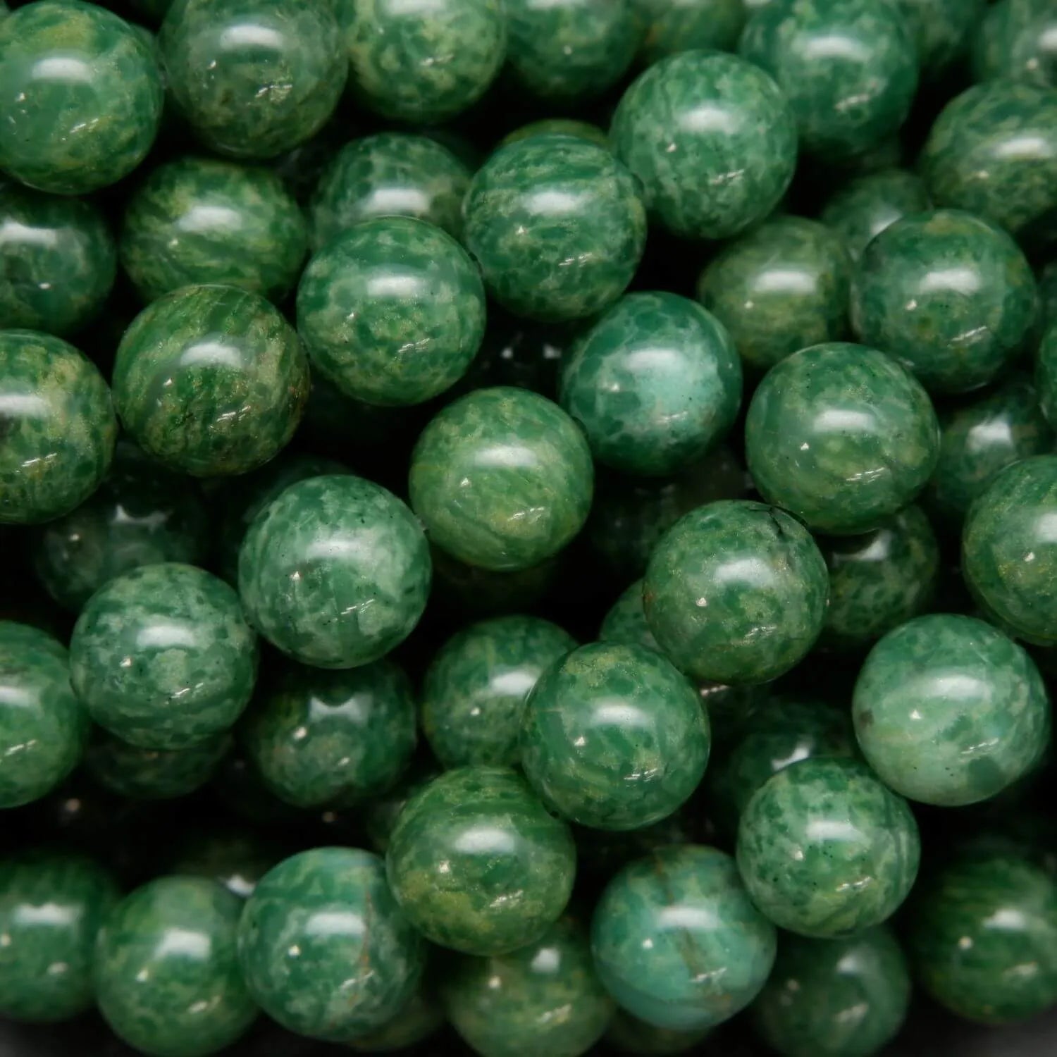 African Jade A · Smooth · Round · 4mm, 6mm, 8mm