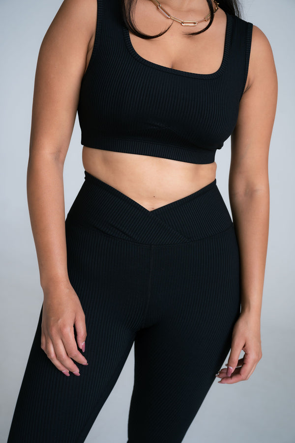 Year Of Ours Sarah Ruffle Sports Bra  Urban Outfitters Mexico - Clothing,  Music, Home & Accessories