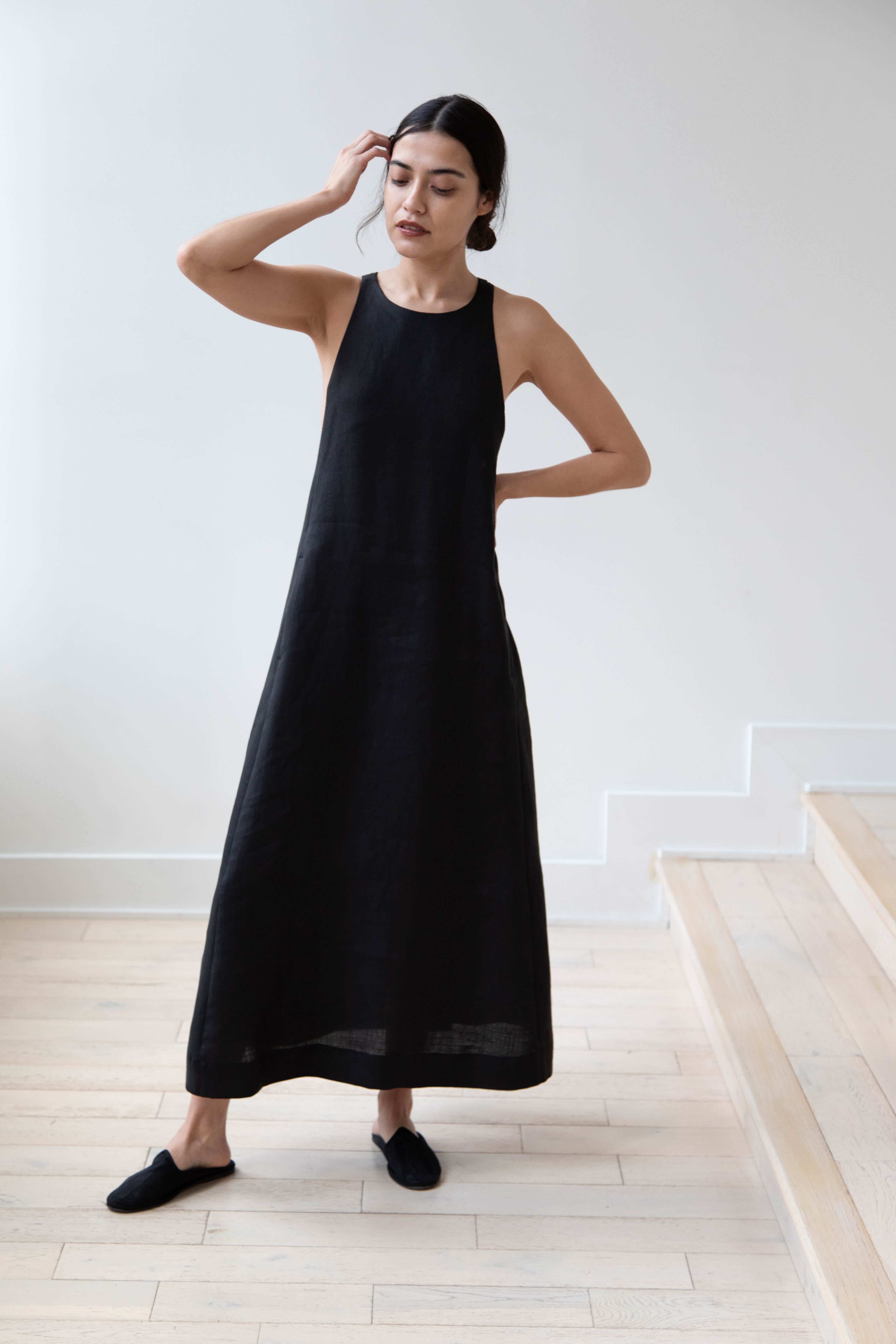 rennes — The Loom Linen Cross Back Apron Dress in Black