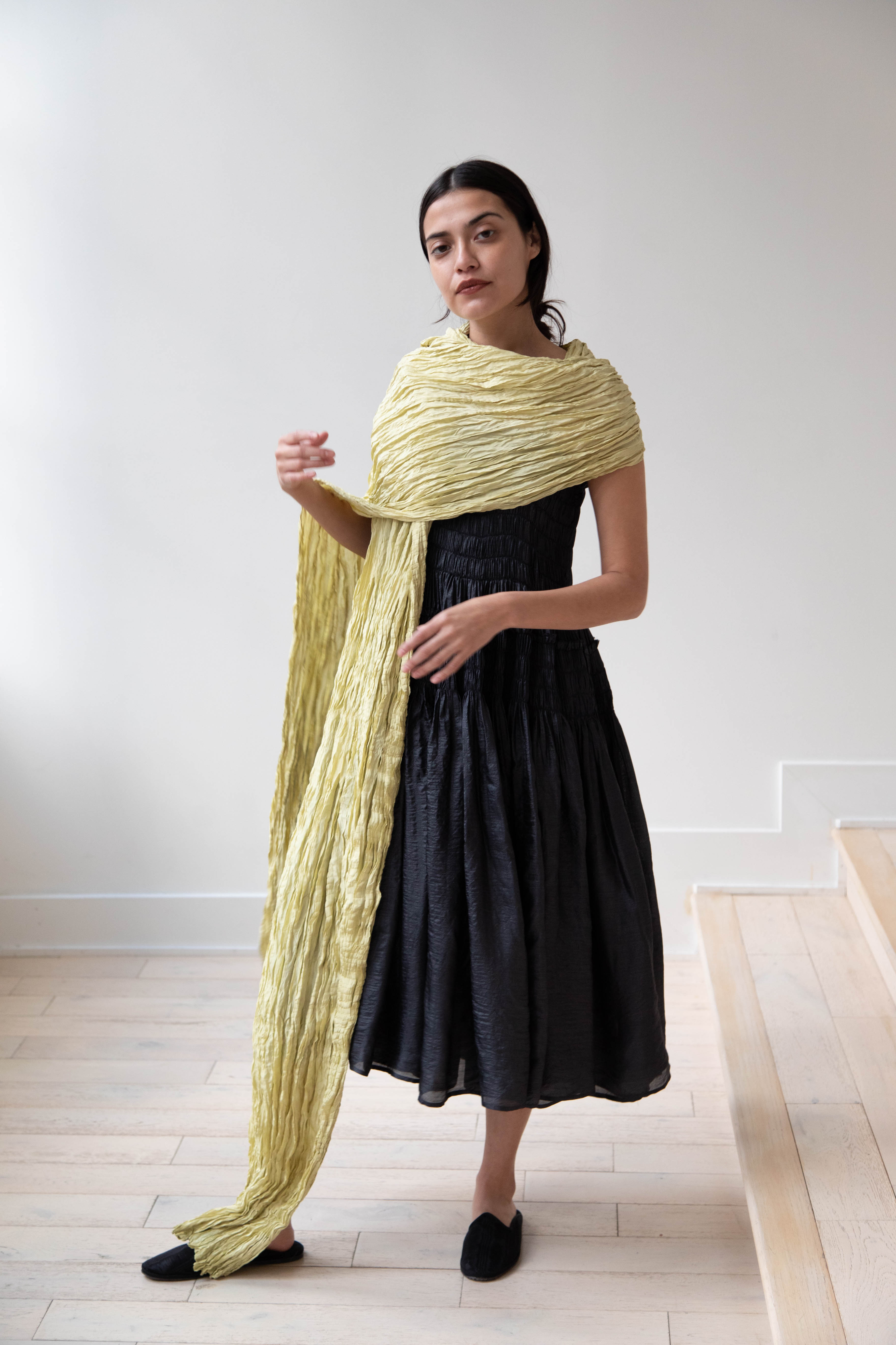 TOTEME - Coming soon: Crinkled silk scarf