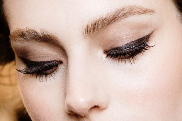 HOW TO DO SOAP BROWS, THE TOP BROW STYLING TREND FOR 2021