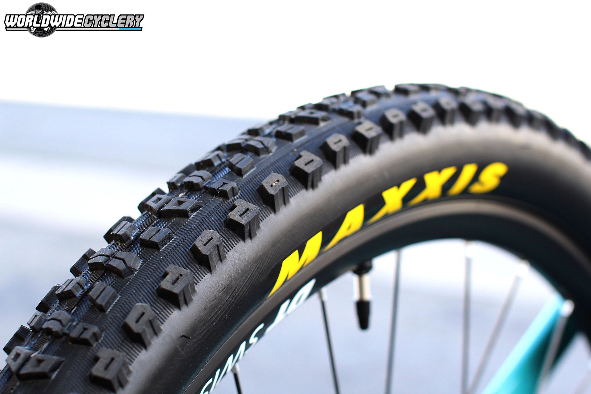 maxxis aggressor 26 x 2.3