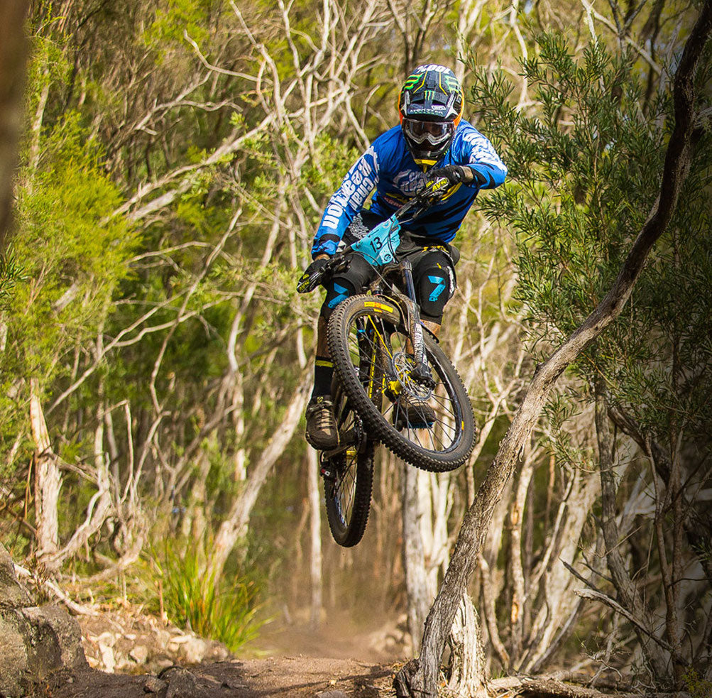 Sam Hill 7 Protection Transition Knee Pads - Worldwide Cyclery