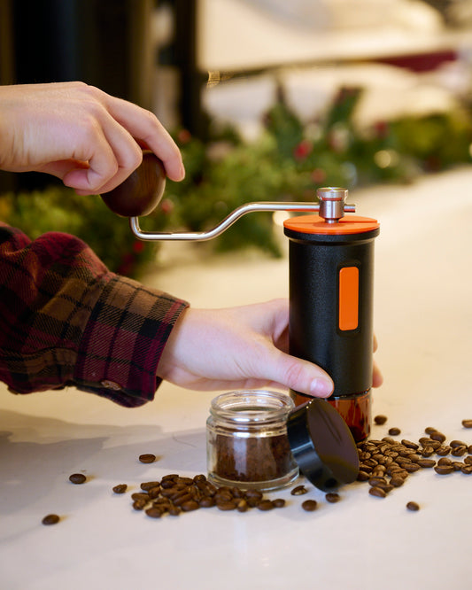 Conical Burr Coffee Grinder with Integrated Scale