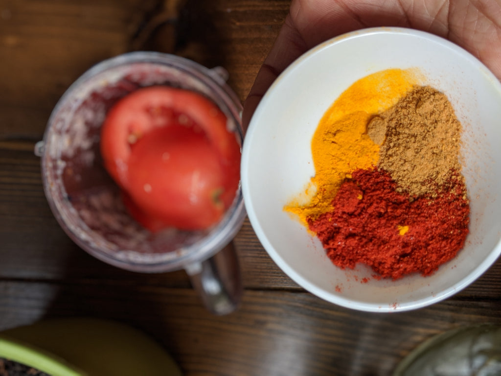 Blending tomatoes with SpiceFix turmeric powder, Kashmiri Red Chili Powder & Chole Masala Blend 