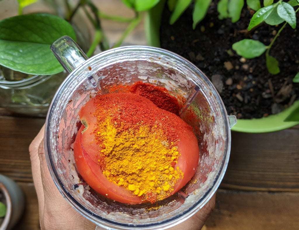 Blending tomatoes with SpiceFix turmeric powder, Kashmiri Red Chili Powder & Chole Masala Blend 