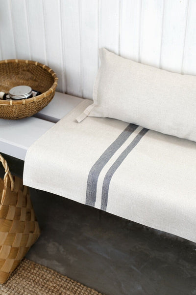 https://cdn.shopify.com/s/files/1/0350/1110/0812/products/lapuan_kankurit_lauantai_linen_sauna_cover_linen-grey_2_400x600.jpg?v=1626415749