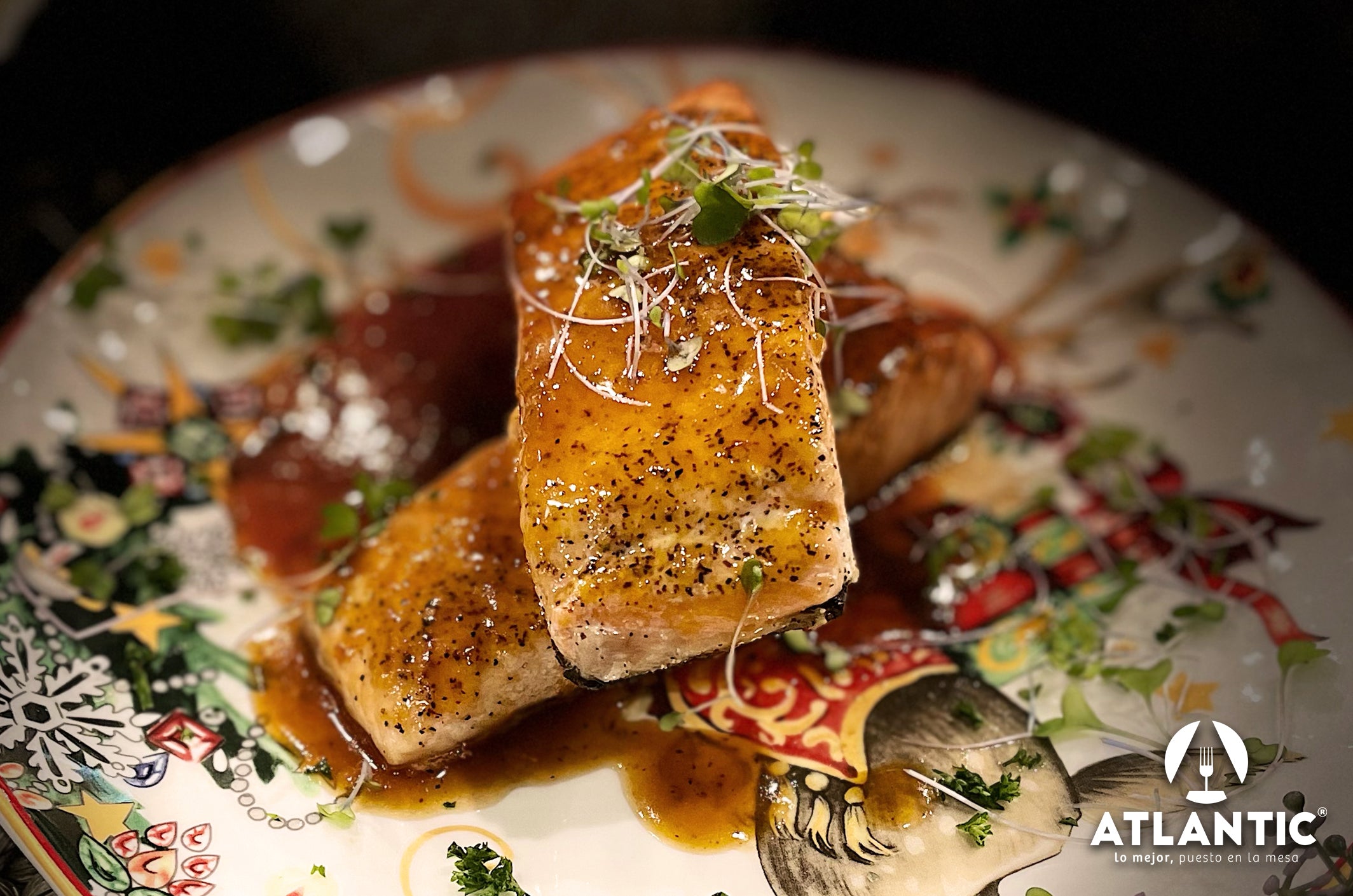 Salmón en salsa de tomate de árbol y tamarindo