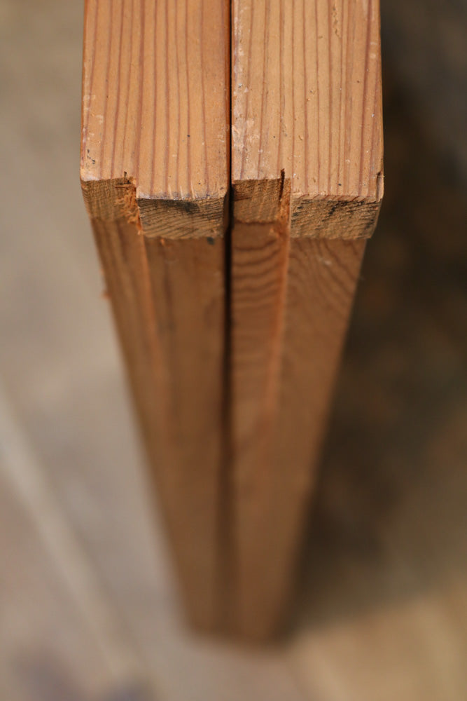 二重に組まれた菱形がモダンな木地色の小型建具　E8184　在庫2枚