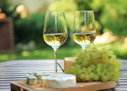 dry white wine with cheese and grapes