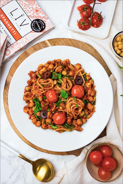 : https://liv-happyfood.com/blogs/les-recettes/spaghetti-aux-tomates-roties-epinards-et-pois-chiches