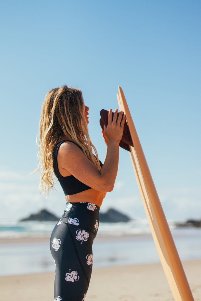 Salt Gypsy releases new colours in their women's surfboard range. Apricot in the Shorebird twin fin. | us.saltgypsy.com #saltgypsy #womenwhosurf #saltgypsyboards #womenssurfboards