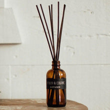 Load image into Gallery viewer, Maple and Bourbon Diffuser - Fisher Couture.com
