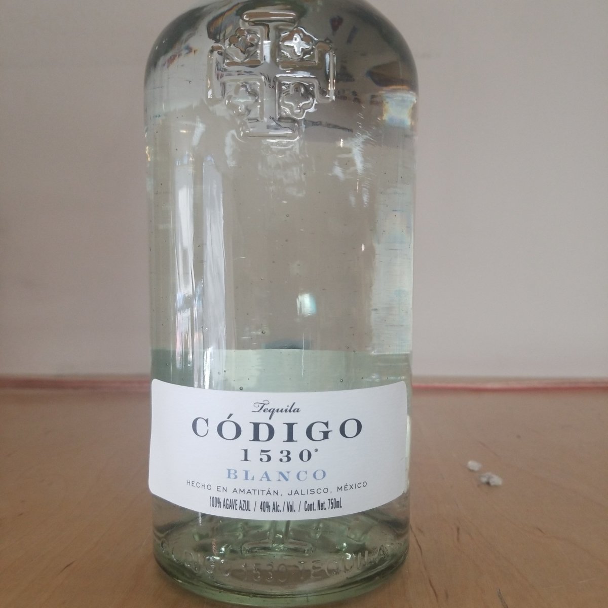 https://cdn.shopify.com/s/files/1/0351/0897/8821/products/codigo-1530-blanco-tequila-50ml-mini-642750_2000x.jpg?v=1648717959