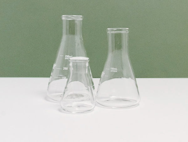 Flaschen Chemikalien Glas leer