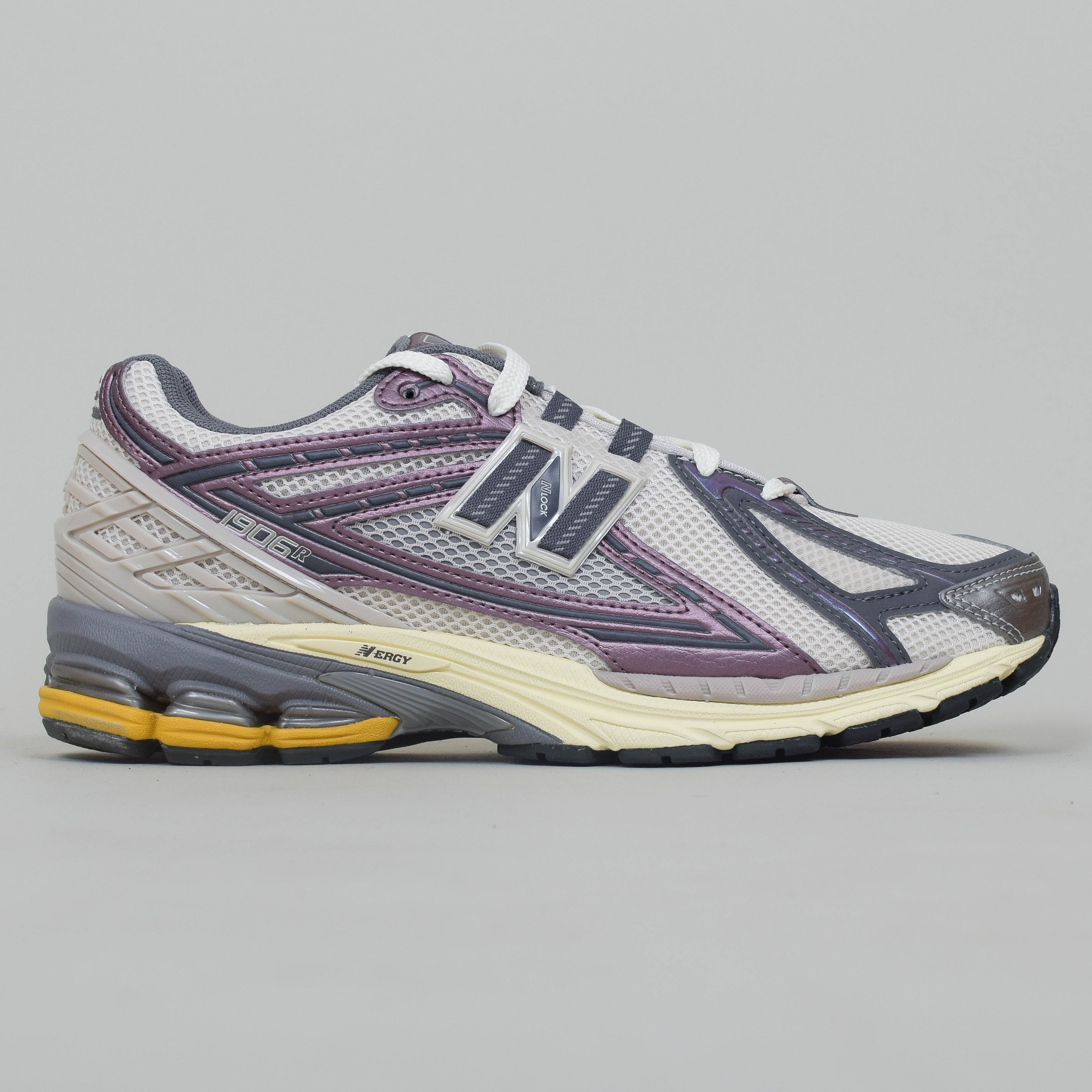 New Balance M1906RRA - Licorice/Moonbeam