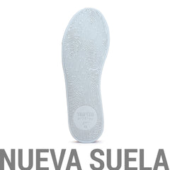 zapatilla con huella dactilar marcada. Tiene una suela muy cómo y moldeable, reciclada y made in Spain.