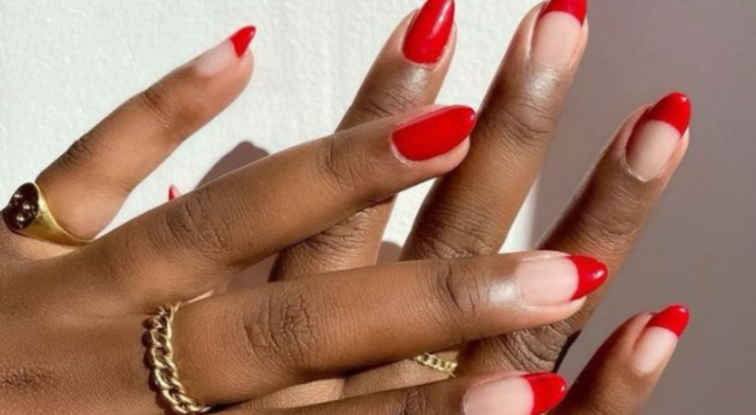 Idée d'Ongles Accent Rouge Solide