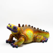 Load image into Gallery viewer, Ceramic Modeled Iguana.
