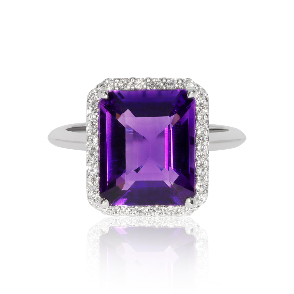 18ct White Gold and Amethyst Ring