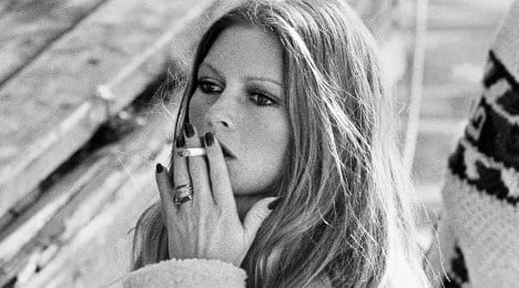 french girl smoking