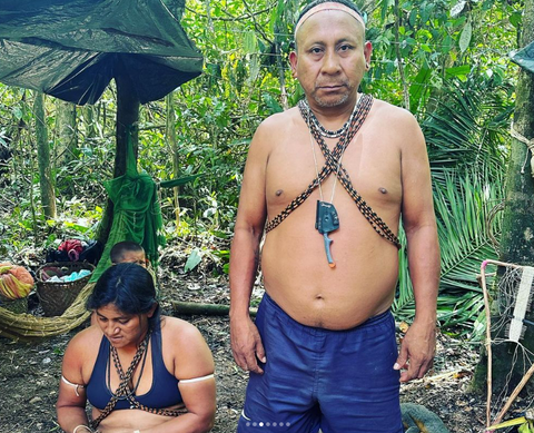 Matis man wearing Contour Feather as a neck knife