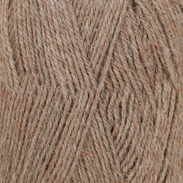 Se Drops Flora - 08 Brun - 50 g hos Yarnjunkies