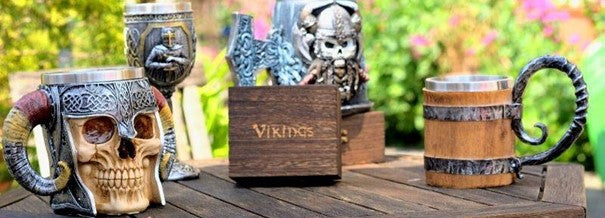 Chopes et Tasses Vikings sur une table