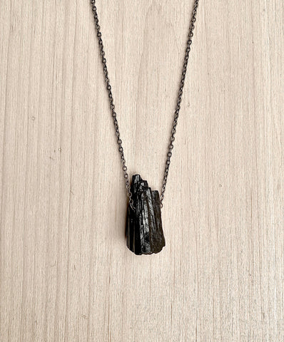 Buy Black Obsidian Natural Crystal Necklace Online in India - Mypoojabox.in