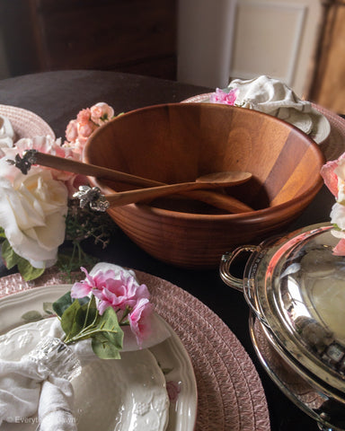 Vagabond house bee salad bowl on table with pink place setting